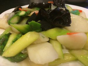 asparagus with lily bulbs at Liza Veggies 麗姐廚房 - Wan Chai in Hong Kong Island