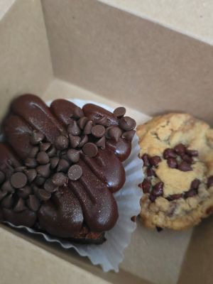 Brownie and chocolate chip cookie at Di Kassia Repostería Vegana (Cocina Oculta) in Barranquilla