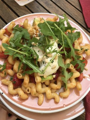 Chili Nudeln mit Erdbeeren und Avocado  at brennNessel in Dresden