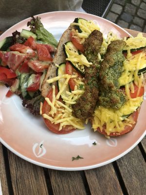 Überbackenes Baguette  at brennNessel in Dresden