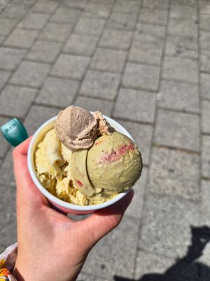  at Eisbrunnen in Munich