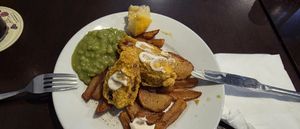 Banana blossom i
Banana blossom fish and chips with mushy peas and vegan mayonnaise at The Horns Inn in Stafford
