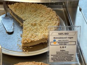 Description of Mohnkuchen  at Heller's Vegetarisches Restaurant & Cafe in Mannheim