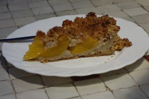 Vegan peach streusel cake at Heller's Vegetarisches Restaurant & Cafe in Mannheim