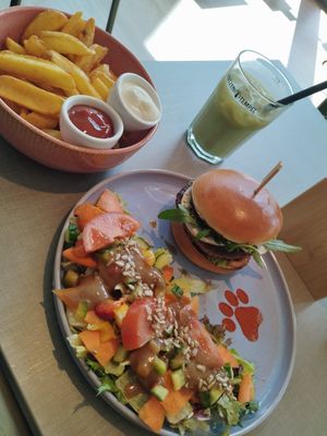 Burger, Pommes, Iced Matcha Latte at Katzentempel München Freiham in Munich