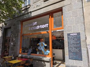 Devanture at Le Monde à l'endroit |  The World the Right Way Up in Saint-malo