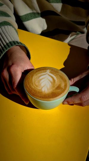 Latte  at Le Monde à l'endroit |  The World the Right Way Up in Saint-malo