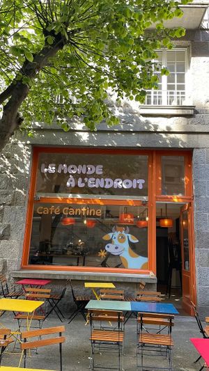  at Le Monde à l'endroit |  The World the Right Way Up in Saint-malo