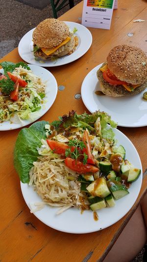 Salads & vegan burgers at Hemperium in Ulm