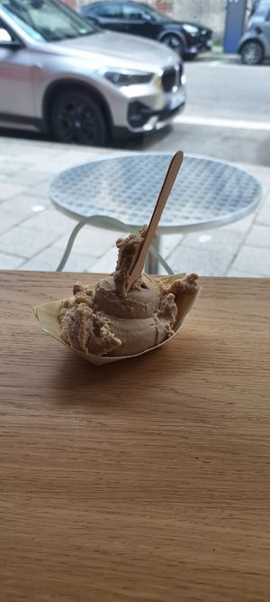 Almond vanilla ice cream at iceDate - Amalienstt in Munich