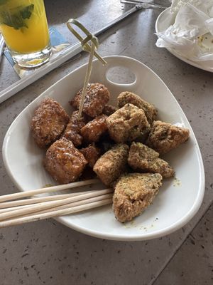 Whiskey black pepper and lemon pepper gardein wings  at Yard House in Orlando