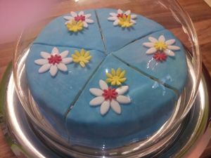 Mango-Coconut-Cake at Crazy CupCake Cafe in Luzern