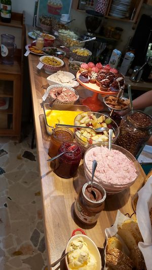 Simply and delicious brunch opportunities 🤤 at Crazy CupCake Cafe in Luzern