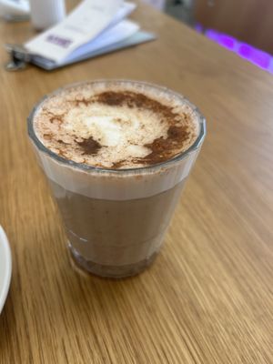 -Chai Latte, oat milk, vanilla syrup 5,70€

  at TUTTO BERNY in Oberoesterreich