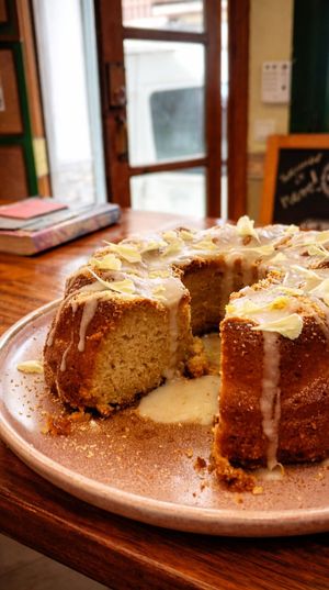 Lemon cake at Estamos Sembrados in Malaga