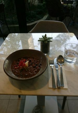 Chili sin carne at Bi Nevi Deli in Istanbul