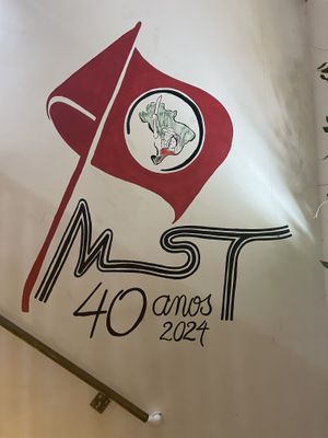 O espaço é bastante característico e marca as lutas das famílias agricultoras que plantam e colhem orgânicos   at Viva Bem Organicos in Sao Caetano Do Sul