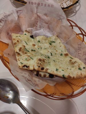 Garlic naan, not worth it at Saravana 娑羅婆納 in Kowloon