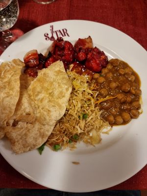 Puri bread with meal at Sitar in Rome
