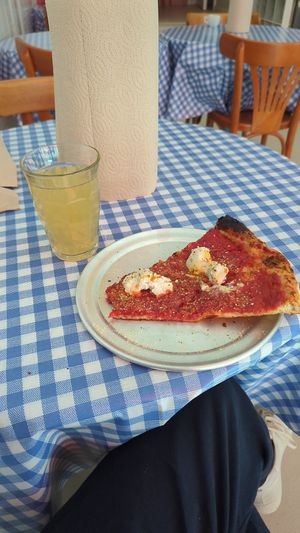 Tomato, ricotta and hot honey at Doctor Drooly Slice Shop in Munich