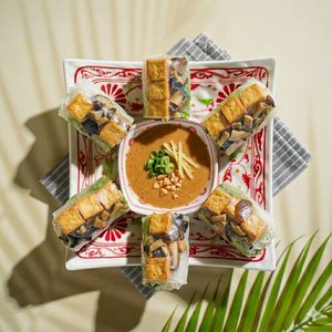 Vegan Vietnamese Fresh Spring Rolls Goi cuon  at Plus 84 in Seoul