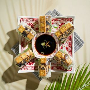 Vegan Vietnamese Fresh Spring Rolls Goi cuon  at Plus 84 in Seoul