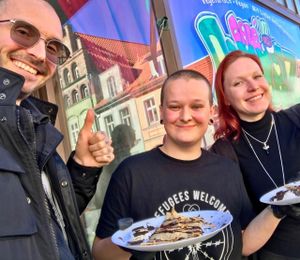 happy customers, happy owner, unicorn crepes at BommelZ in Greifswald
