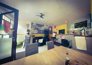 Many sitting options: outside, couch, armchair or barstool at BommelZ in Greifswald