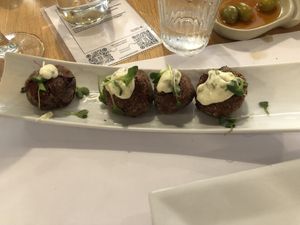 Falafel de remolacha con zumaque y salsa tátara   at Restaurante Oslo in Valencia