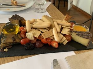 Tabla de quesos veganos  at Restaurante Oslo in Valencia