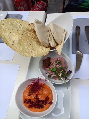 Dua dips at Restaurante Oslo in Valencia