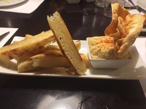 Hummus with Arabic Bread at Restaurante Oslo in Valencia