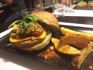 Ruzafa veganburger at Restaurante Oslo in Valencia