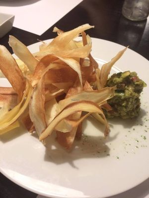 Guacamole with Yuca Chips at Restaurante Oslo in Valencia