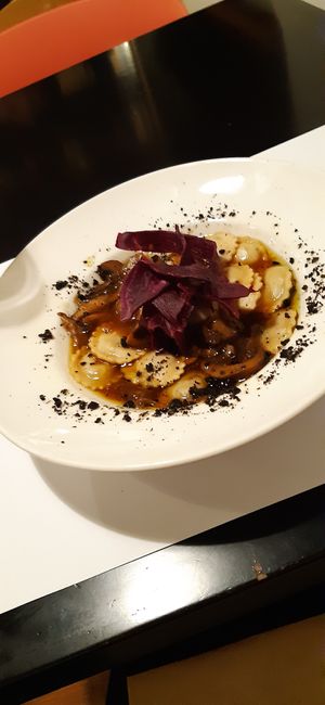 ￼Pasta fresca vegana rellena de trufa con demi glace de setas at Restaurante Oslo in Valencia
