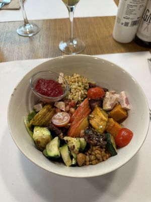 Bowl de verdura de temporada  at Restaurante Oslo in Valencia