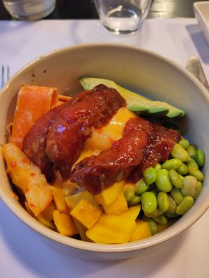 Poke bowl at Restaurante Oslo in Valencia