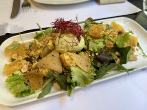 Ensalada de seitán  at Restaurante Oslo in Valencia
