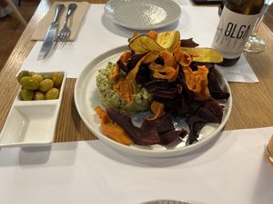 Guacamole with vegetables chips  at Restaurante Oslo in Valencia