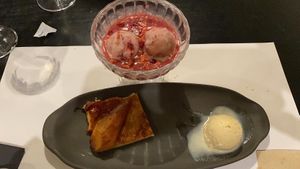 Tarta tatín de peras flameadas y granada en 3 texturas. at Restaurante Oslo in Valencia