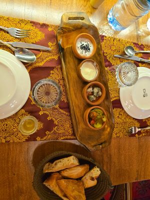 Appetizers that are free at SULTAN SOMATI & THE TABLE OF SULTAN (FİNE DİNİNG RESTAURANT) in Konya