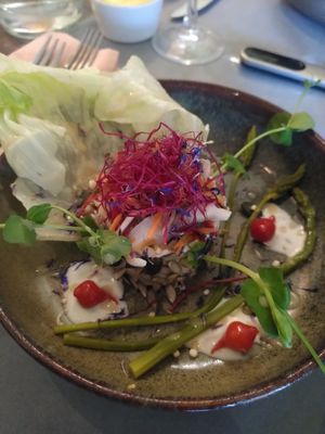 Vegan surprise menu Starter asparagus at De Preuverie in Hasselt