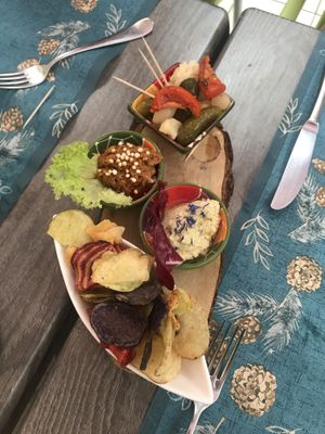 Vegan apéro platter at De Preuverie in Hasselt