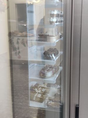Vitrina llena de dulces sorpresas. at El Pecaet in Valencia