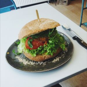 Chick'n'Curry Burger at VegaVerso in Leuven