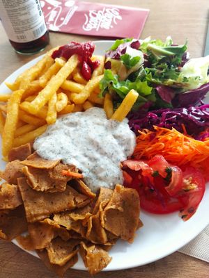 Kebab dish with garlic sauce at Veggie Bros - Juliuspromenade in Wurzburg