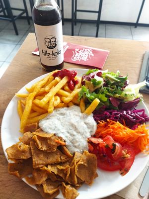 Kola plus vegan kebab dish at Veggie Bros - Juliuspromenade in Wurzburg