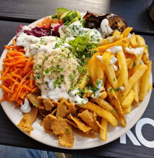 Vöner Kebabteller mit Pommes at Veggie Bros - Juliuspromenade in Wurzburg