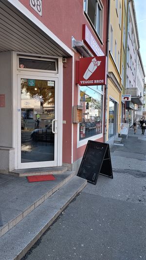 Outside at Veggie Bros - Juliuspromenade in Wurzburg