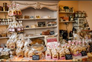 Biscuits, pain au levain et farine complète, confitures et fruits et légumes at Les Produits De La Vie in Vincennes